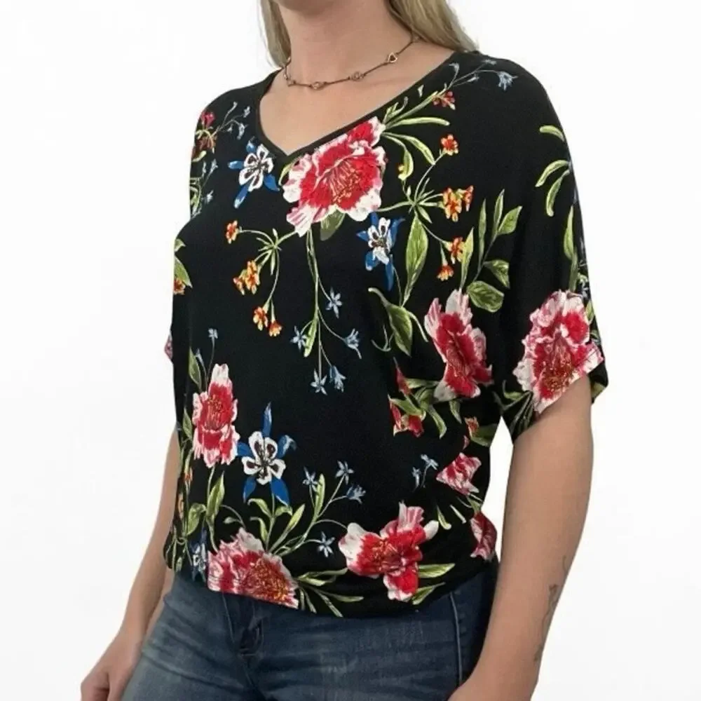Carmen Marc Valvo Black Floral V-Neck Blouse - Picture 2 of 8